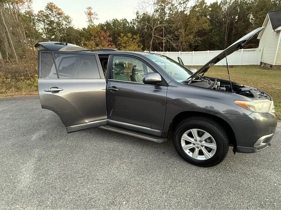 2012 Toyota Highlander - Image 9 of 12