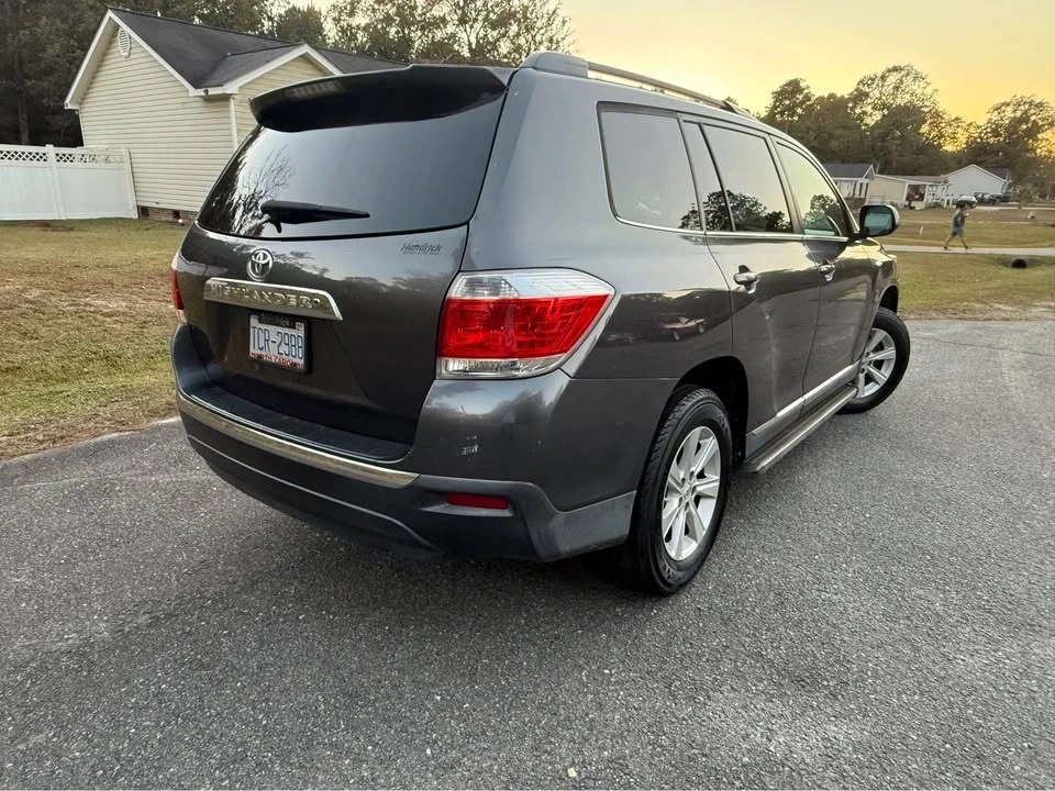 2012 Toyota Highlander - Image 3 of 12