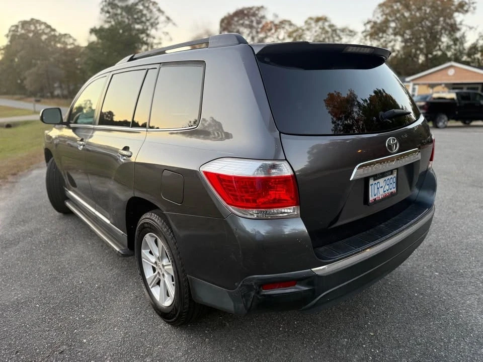 2012 Toyota Highlander - Image 2 of 12
