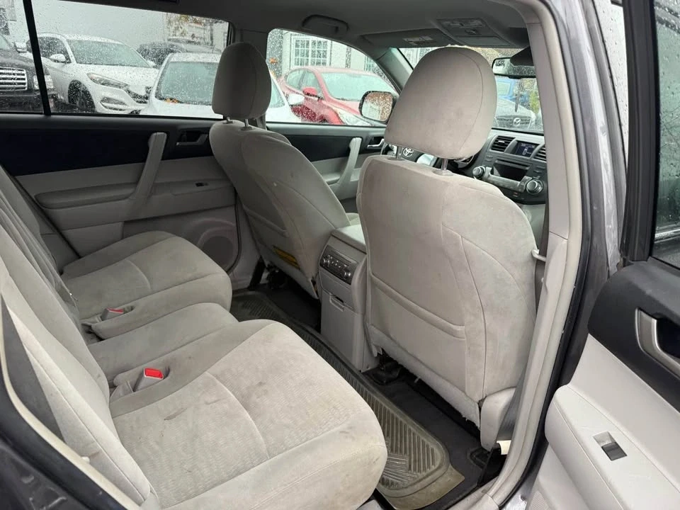 2012 Toyota Highlander - Image 10 of 15