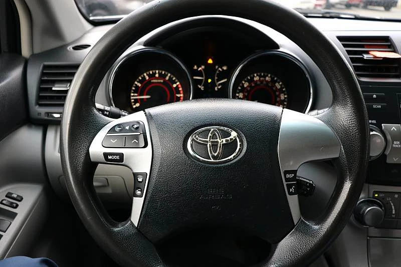 2012 Toyota Highlander - Image 8 of 10