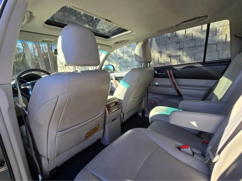 2012 Toyota Highlander - Image 10 of 18