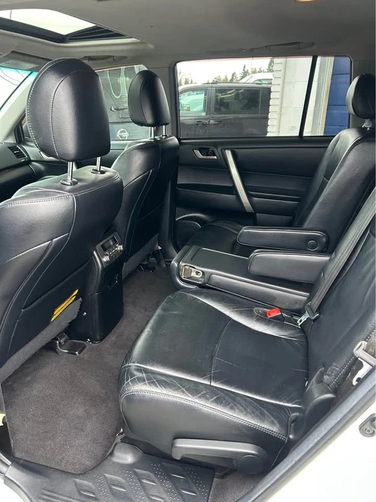 2012 Toyota Highlander - Image 6 of 8