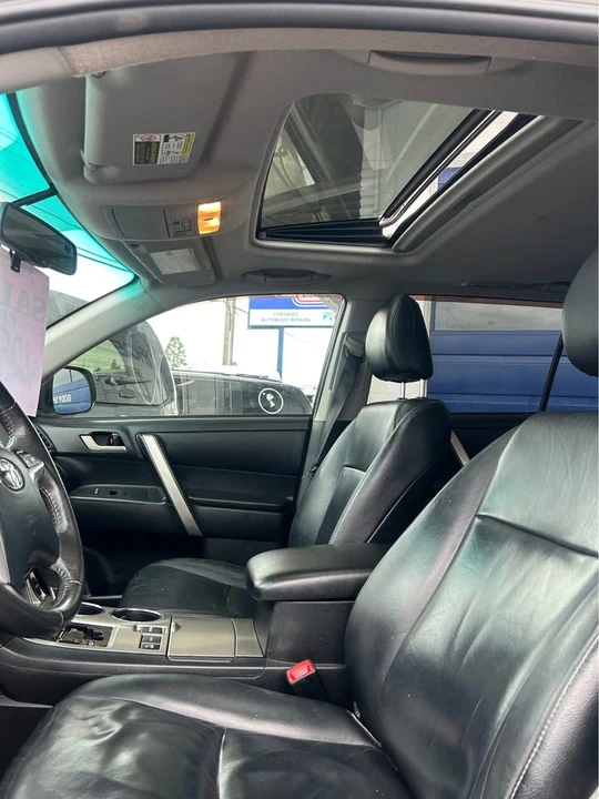 2012 Toyota Highlander - Image 8 of 8