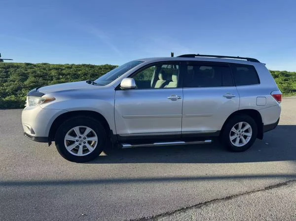 2012 Toyota Highlander - Image 2 of 11