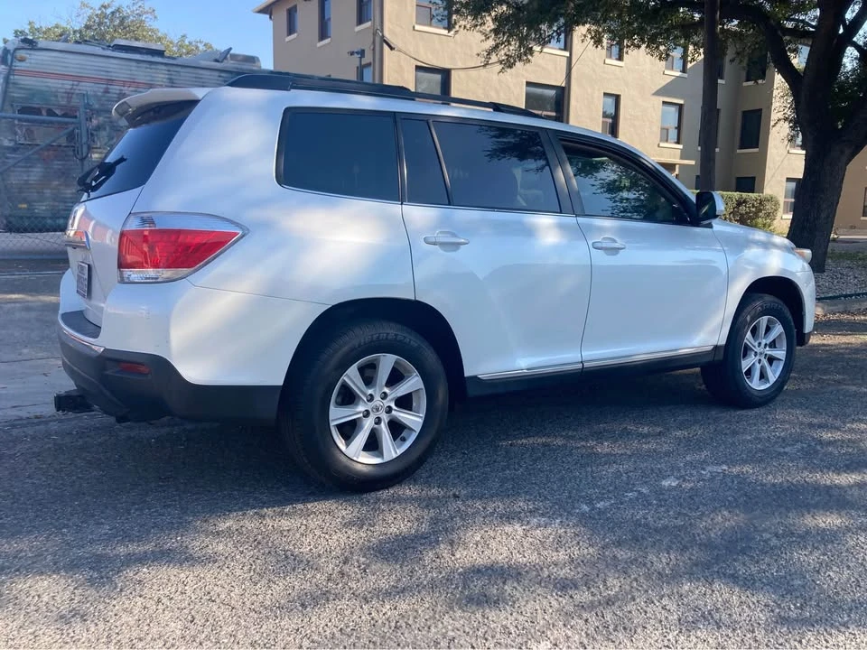 2012 Toyota Highlander - Image 2 of 7