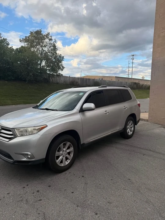 2012 Toyota Highlander - Image 2 of 12