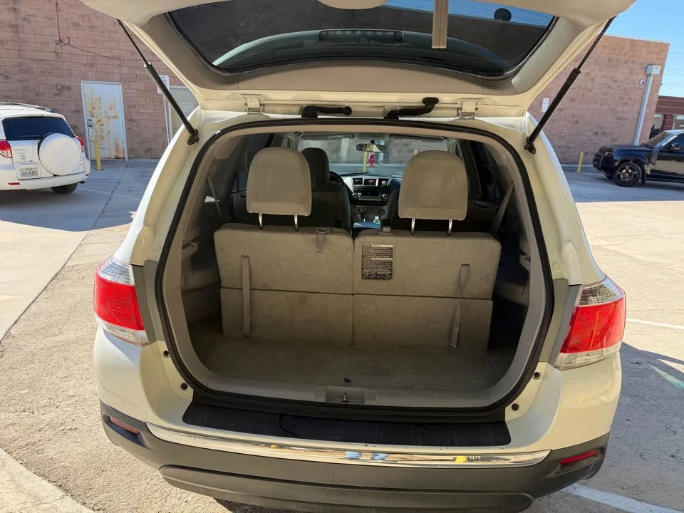 2012 Toyota Highlander - Image 6 of 8