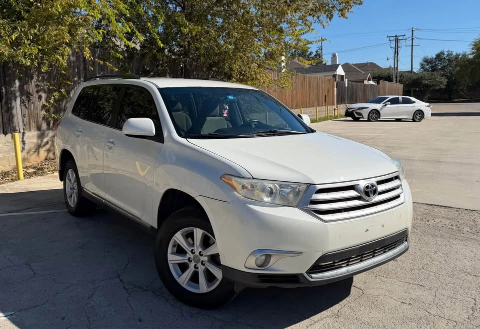 2012 Toyota Highlander - Image 2 of 8