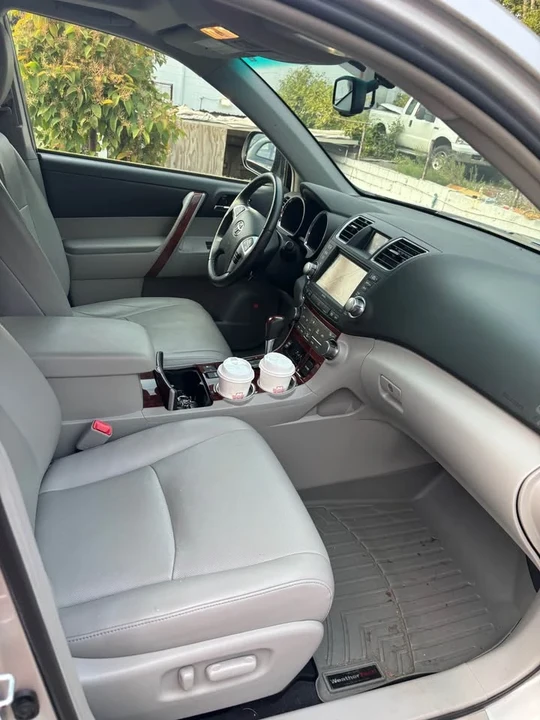 2012 Toyota Highlander - Image 8 of 9