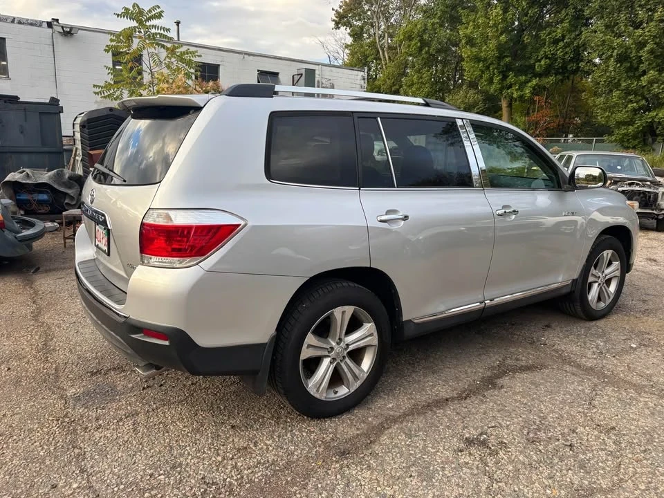 2012 Toyota Highlander - Image 2 of 9
