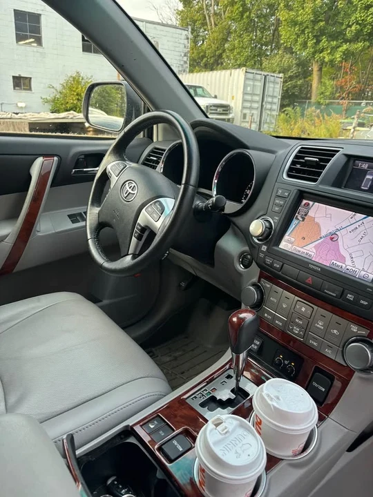2012 Toyota Highlander - Image 7 of 9