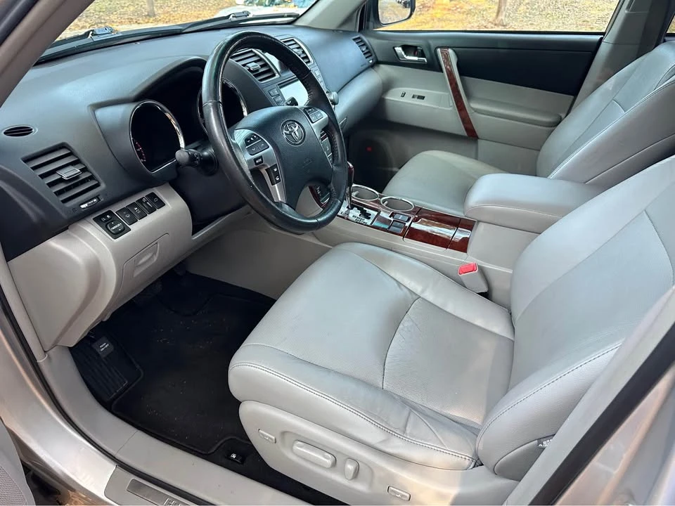 2012 Toyota Highlander - Image 7 of 15