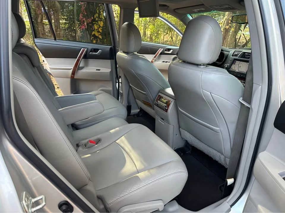 2012 Toyota Highlander - Image 10 of 15