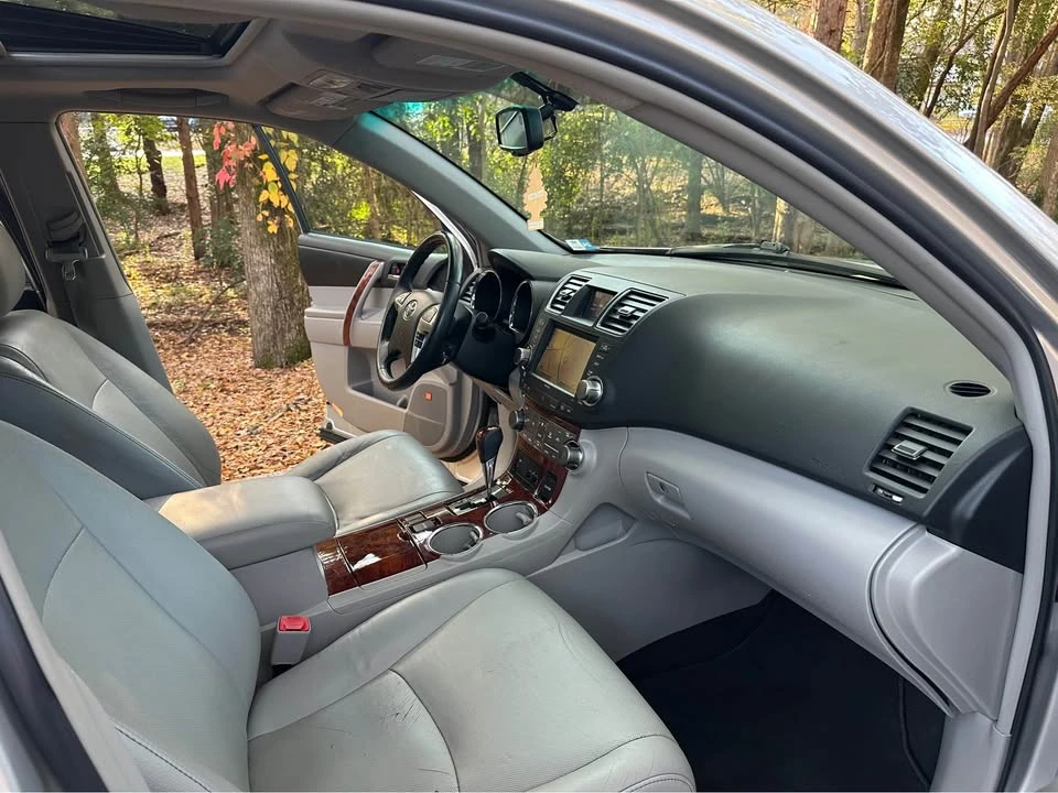 2012 Toyota Highlander - Image 8 of 15