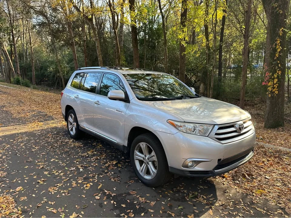 2012 Toyota Highlander - Image 2 of 15