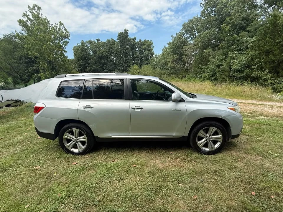 2012 Toyota Highlander - Image 2 of 19
