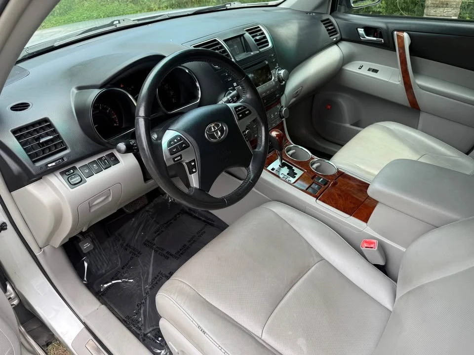 2012 Toyota Highlander - Image 11 of 19