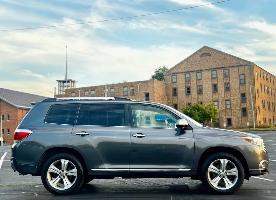 2012 Toyota Highlander - Image 8 of 15