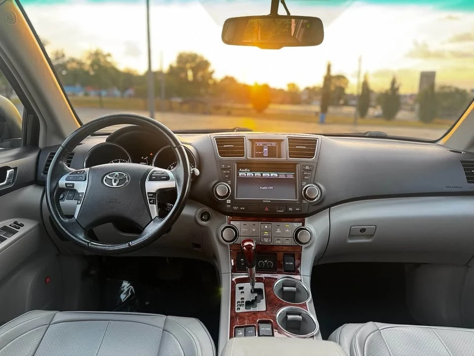 2012 Toyota Highlander - Image 11 of 15