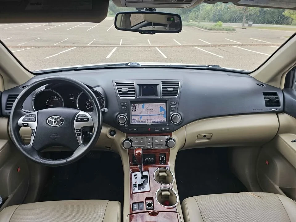 2012 Toyota Highlander - Image 11 of 18