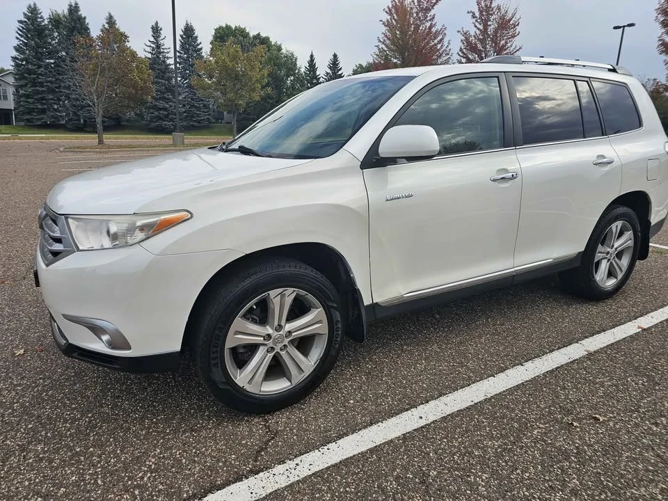 2012 Toyota Highlander - Image 2 of 18