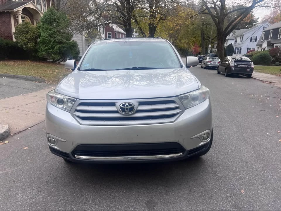 2012 Toyota Highlander - Image 2 of 11