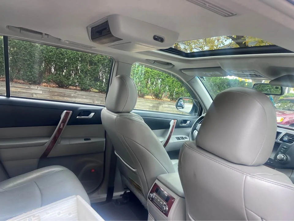 2012 Toyota Highlander - Image 7 of 11