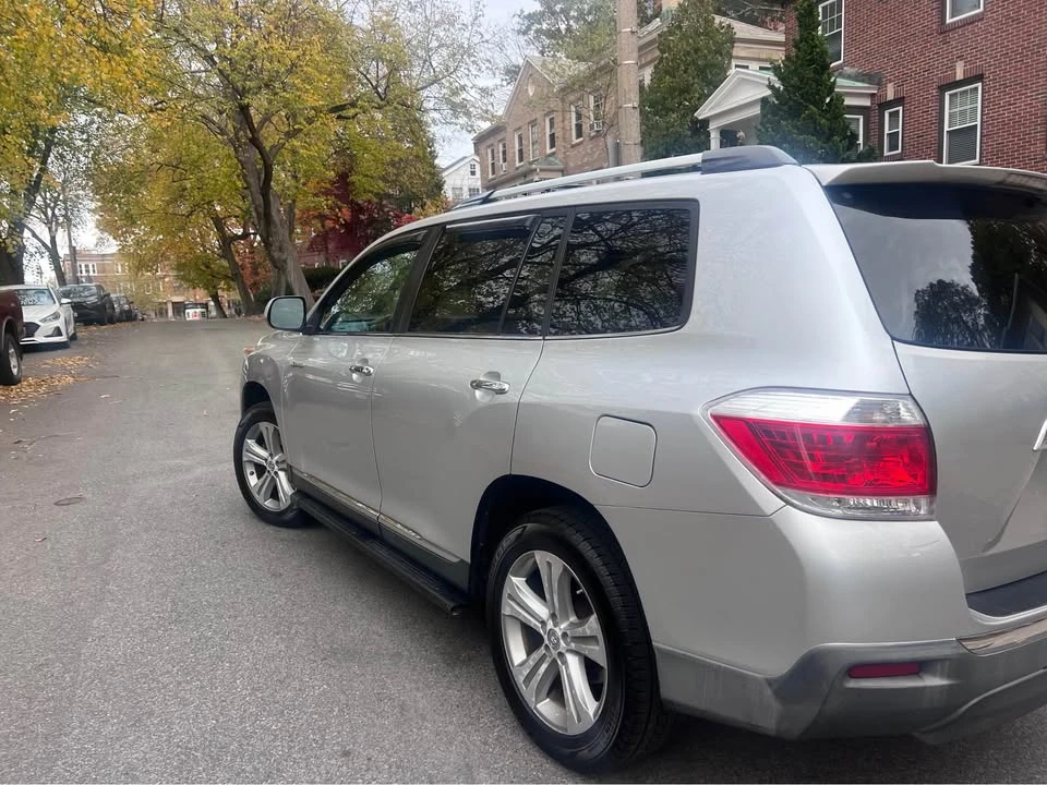 2012 Toyota Highlander - Image 5 of 11