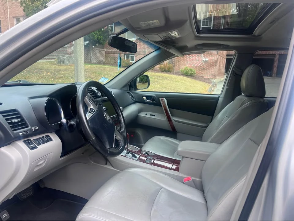 2012 Toyota Highlander - Image 11 of 11