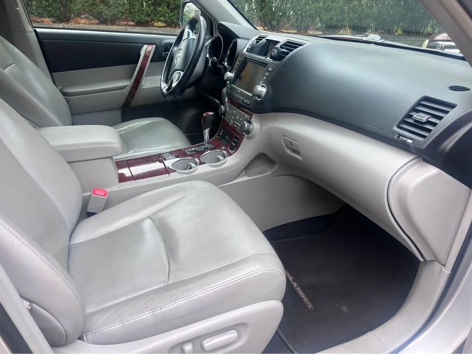 2012 Toyota Highlander - Image 8 of 11