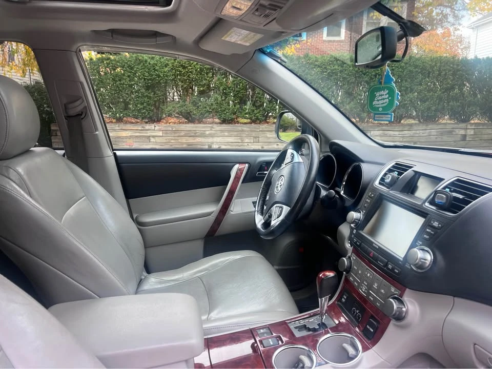 2012 Toyota Highlander - Image 10 of 11