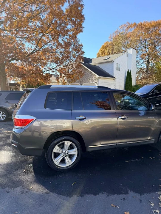 2012 Toyota Highlander - Image 10 of 17