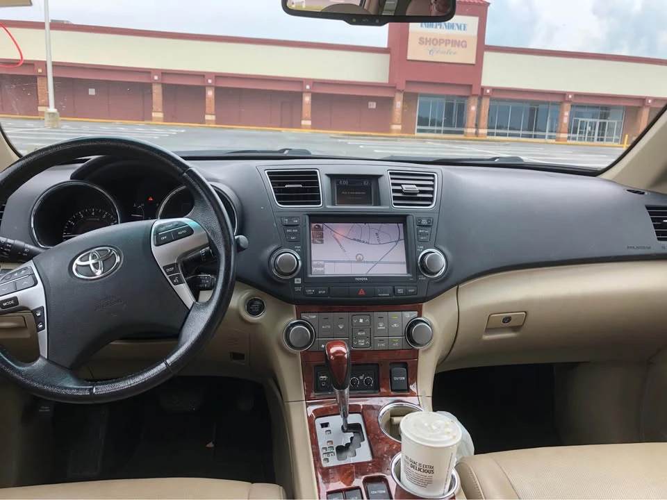 2012 Toyota Highlander - Image 12 of 17