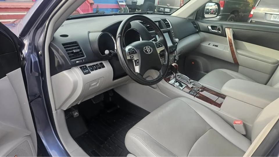 2012 Toyota Highlander - Image 13 of 19