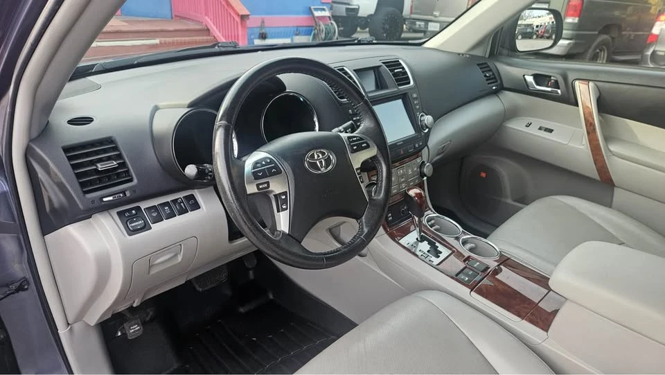 2012 Toyota Highlander - Image 14 of 19