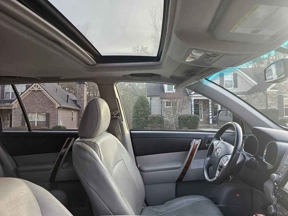 2012 Toyota Highlander - Image 8 of 12