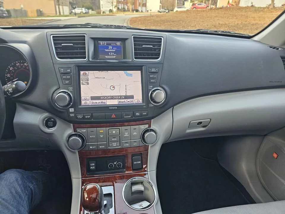2012 Toyota Highlander - Image 7 of 12