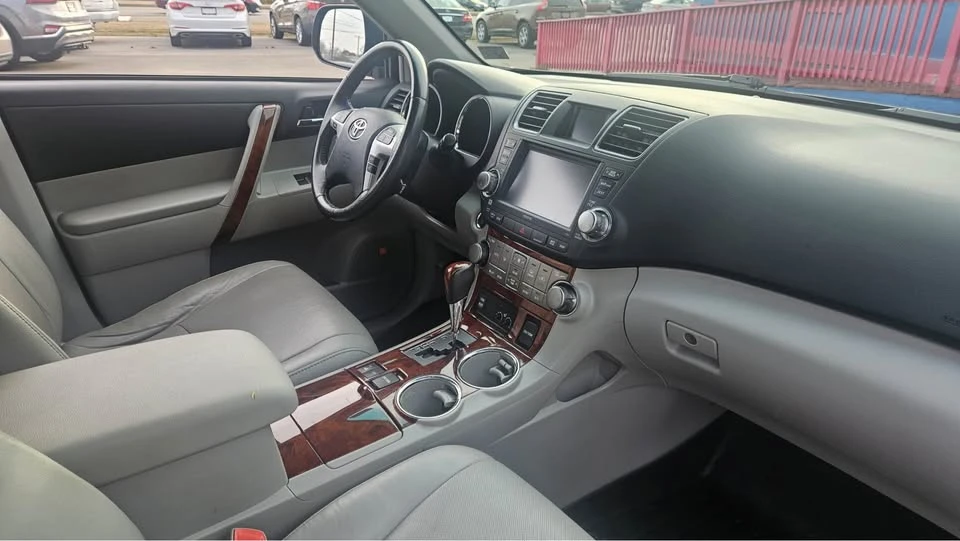 2012 Toyota Highlander - Image 15 of 19