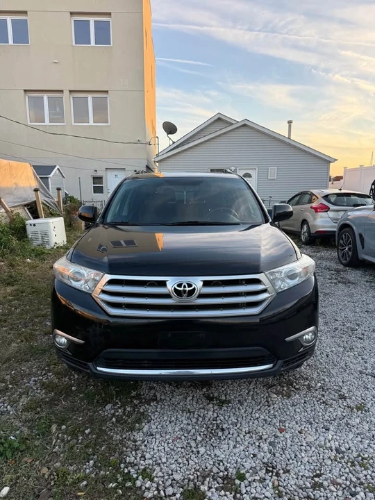 2012 Toyota Highlander - Image 2 of 19