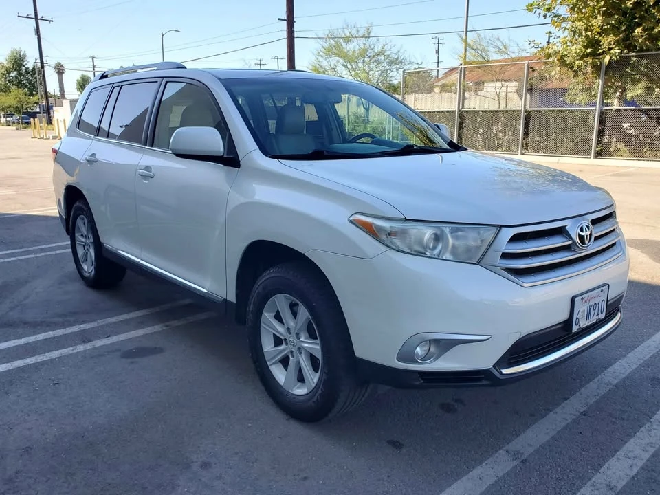 2012 Toyota Highlander - Image 2 of 14