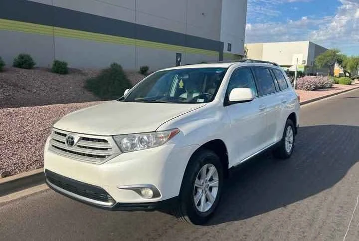 2012 Toyota Highlander - Image 2 of 15