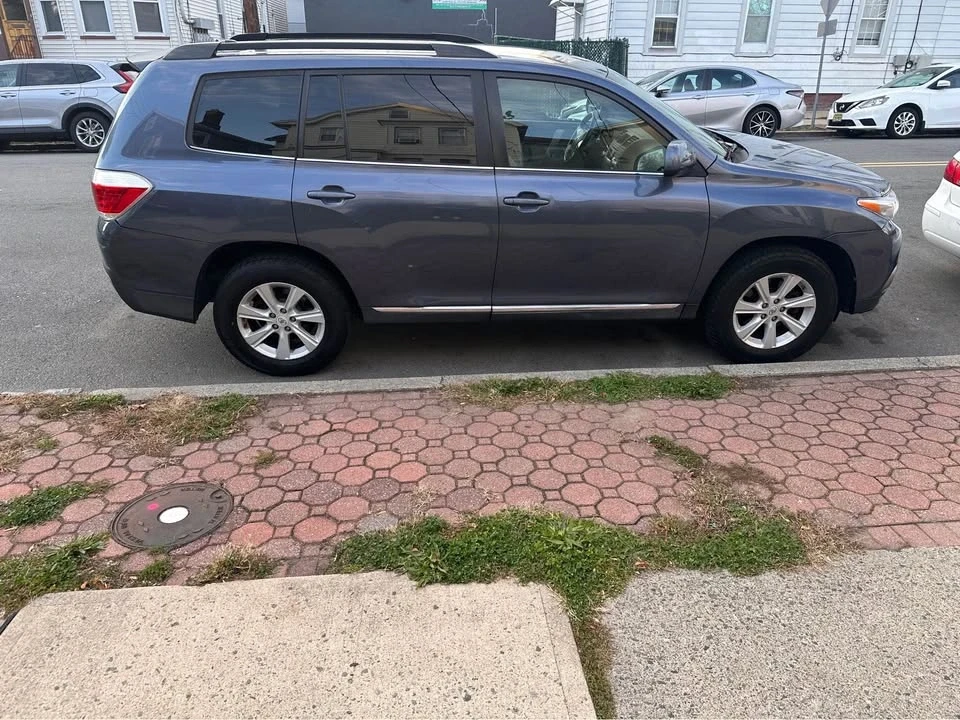 2012 Toyota Highlander - Image 3 of 5