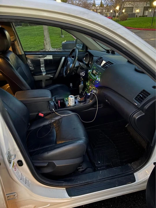 2012 Toyota Highlander - Image 8 of 12