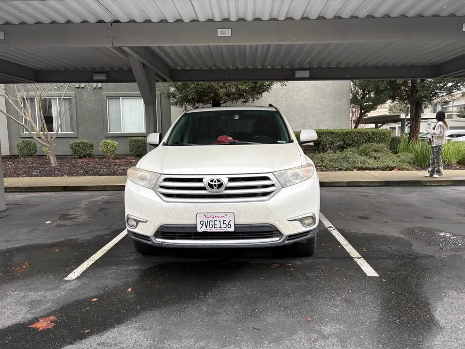 2012 Toyota Highlander - Image 2 of 12