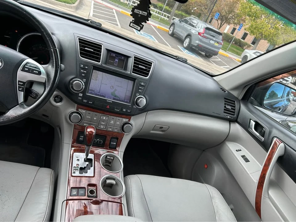 2012 Toyota Highlander - Image 14 of 18