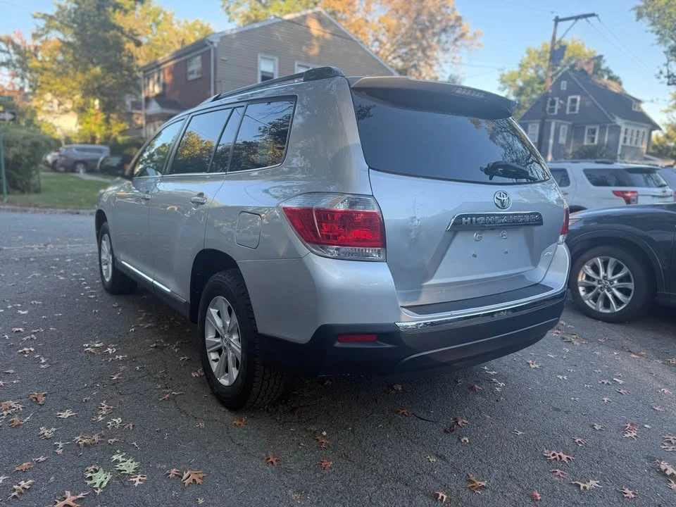 2012 Toyota Highlander - Image 4 of 17