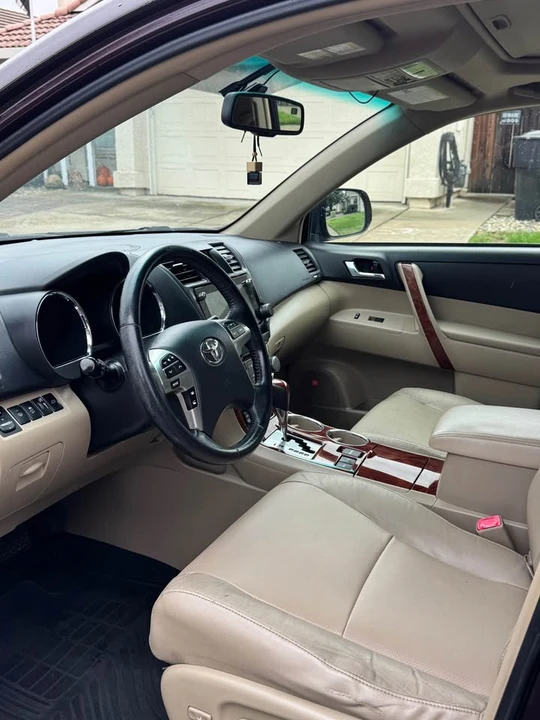 2012 Toyota Highlander - Image 10 of 17