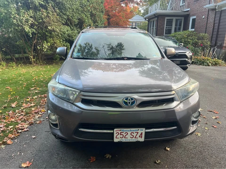 2012 Toyota Highlander - Image 2 of 10