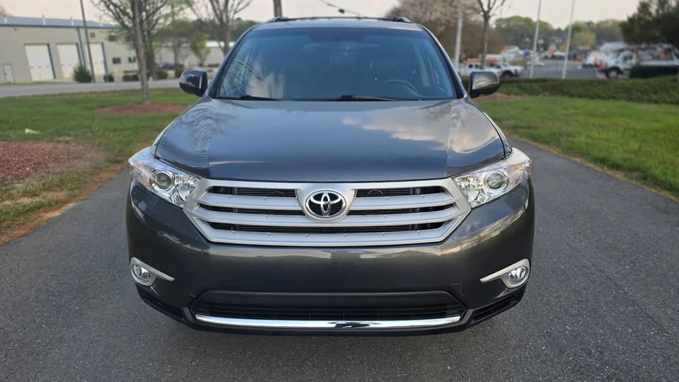 2012 Toyota Highlander - Image 2 of 20
